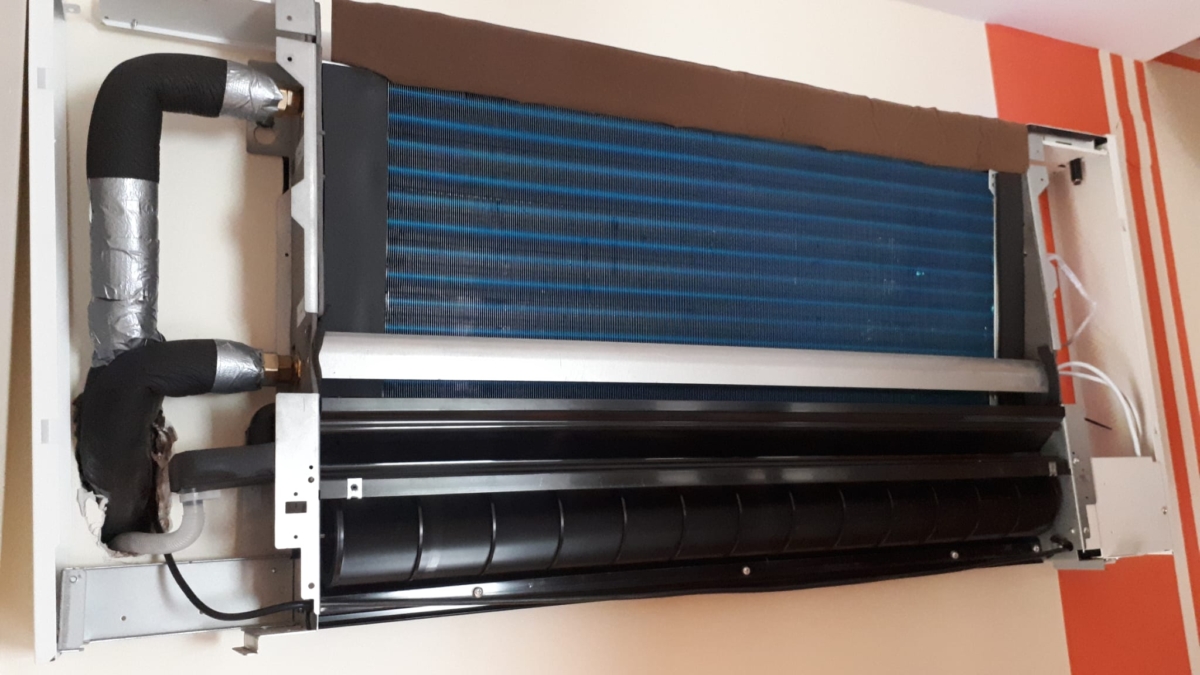 Montaż klimakonwektorów do chłodzenia i grzania